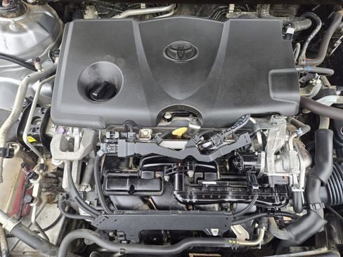 Used 2020 Toyota Camry LE image 32