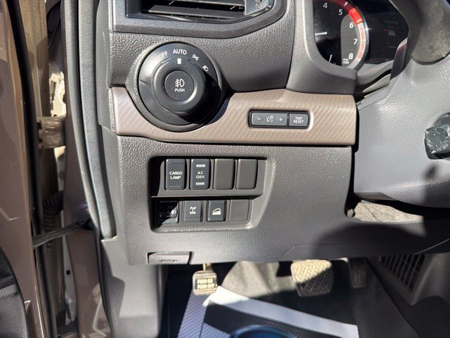 Used 2021 Nissan Titan PRO-4X w/ Pro-4x Convenience Package AWD/4WD image 18