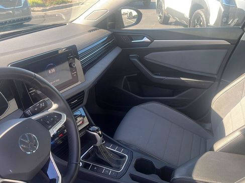 Used 2025 Volkswagen Jetta SE FWD image 19