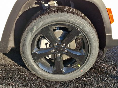 New 2025 Jeep Grand Cherokee Limited w/ Black Appearance Package image 8