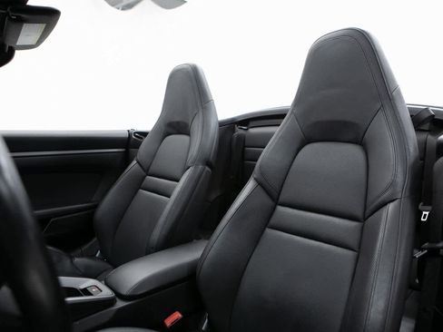 Certified 2022 Porsche 911 Carrera image 5