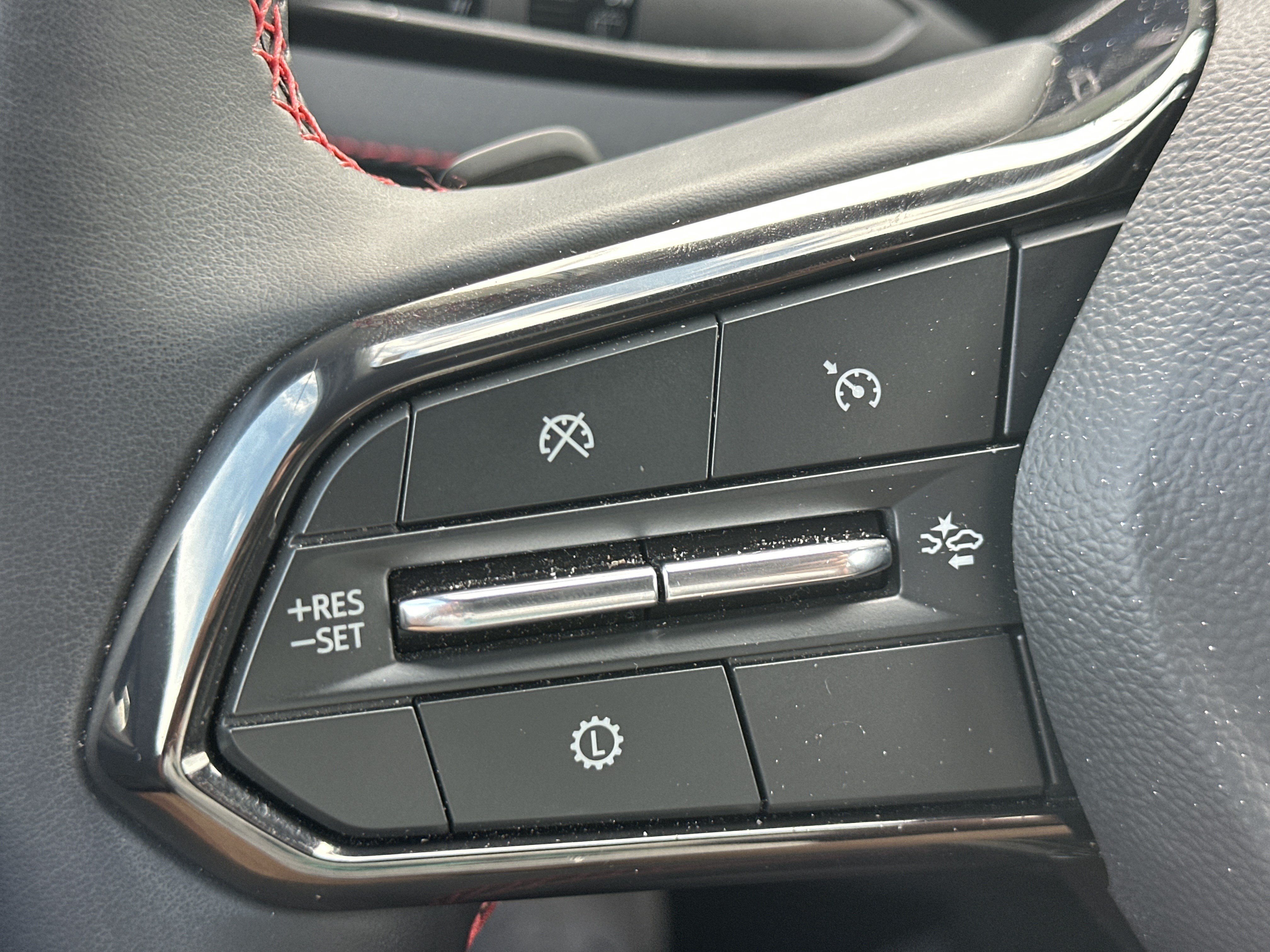 Certified 2025 Chevrolet Equinox RS AWD/4WD image 26