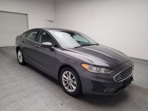 Used 2019 Ford Fusion SE FWD image 13