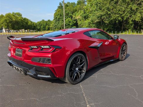 Used 2024 Chevrolet Corvette Z06 RWD image 5