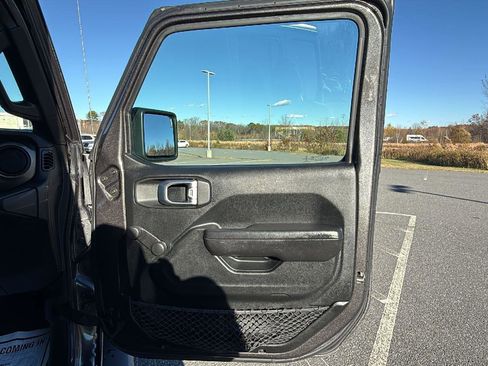 Used 2019 Jeep Wrangler Unlimited Sport image 18