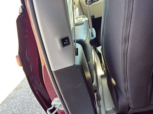 Used 2018 Chrysler Pacifica Touring Plus FWD image 31