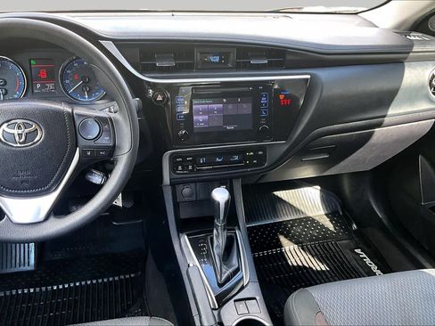 Used 2018 Toyota Corolla LE FWD image 7