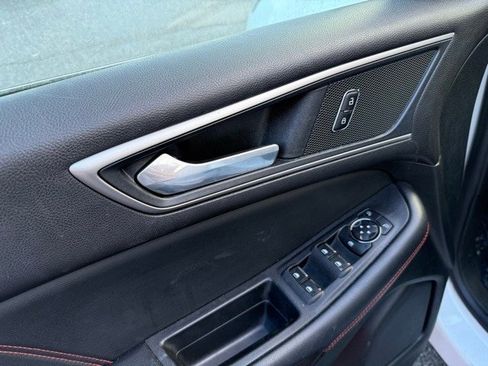 Used 2022 Ford Edge ST-Line w/ Class II Trailer Tow Package image 10