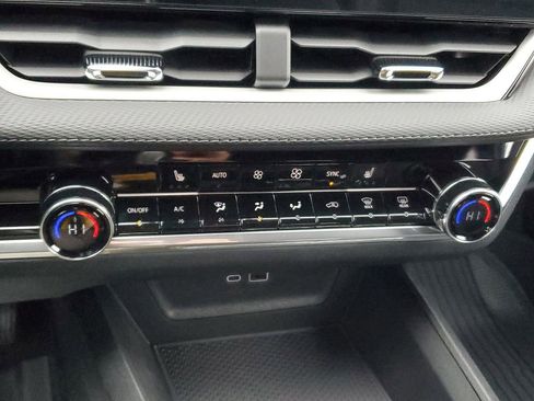 New 2026 Chevrolet Equinox LT w/ Convenience Package II image 25