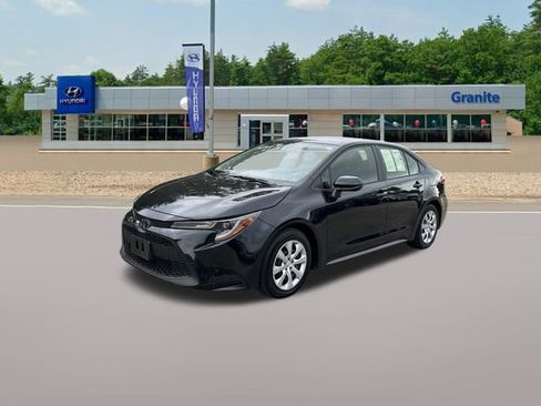 Used 2020 Toyota Corolla LE FWD image 3