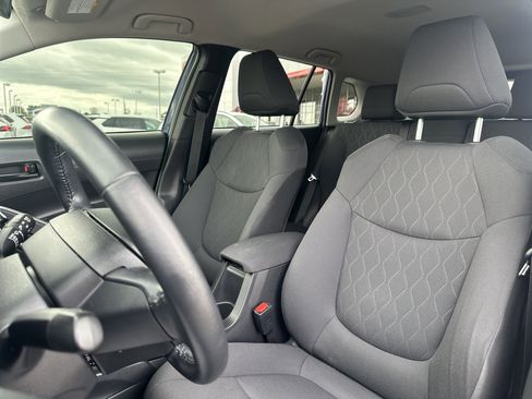 Certified 2022 Toyota Corolla Cross LE image 9