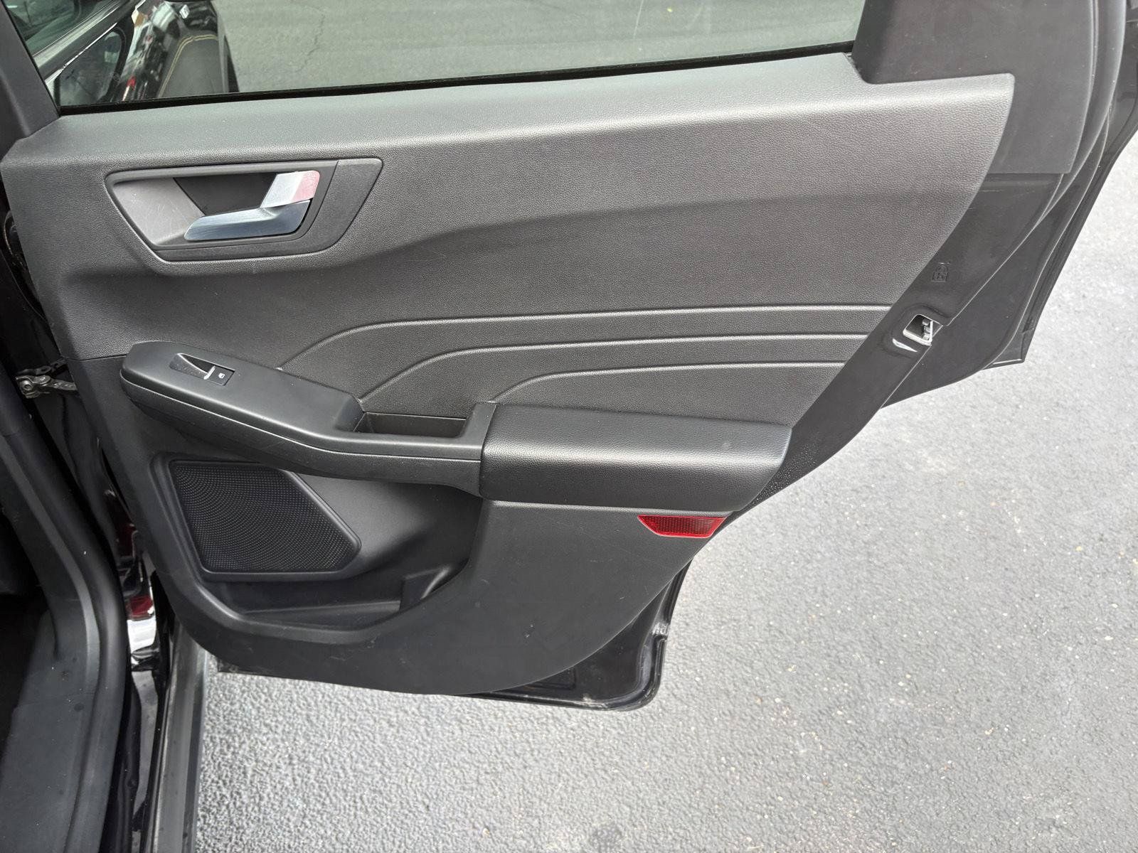 Used 2025 Ford Escape ST-Line FWD image 13
