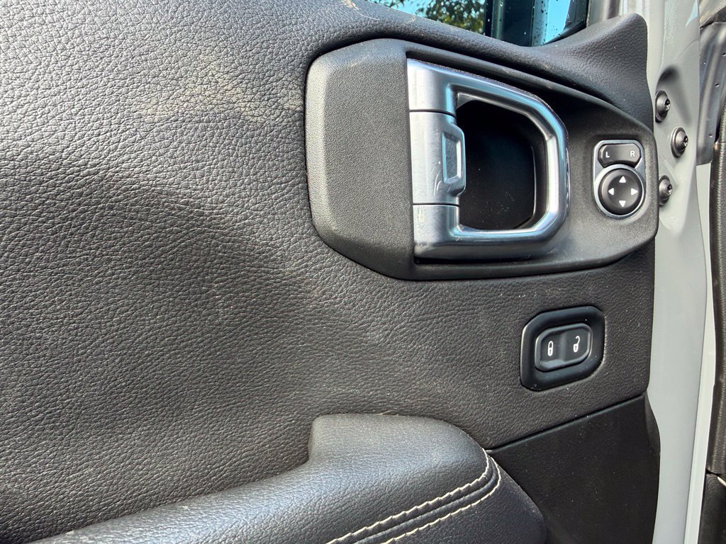 Used 2023 Jeep Wrangler Unlimited Sahara AWD/4WD image 18