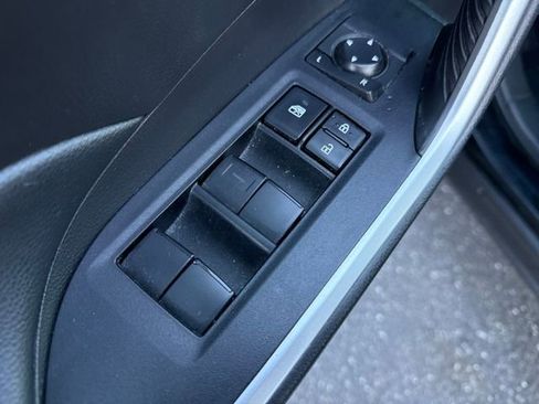 Used 2022 Toyota RAV4 LE image 17