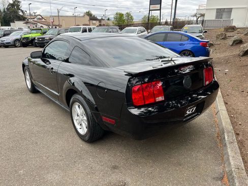 Used 2007 Ford Mustang Premium RWD image 3