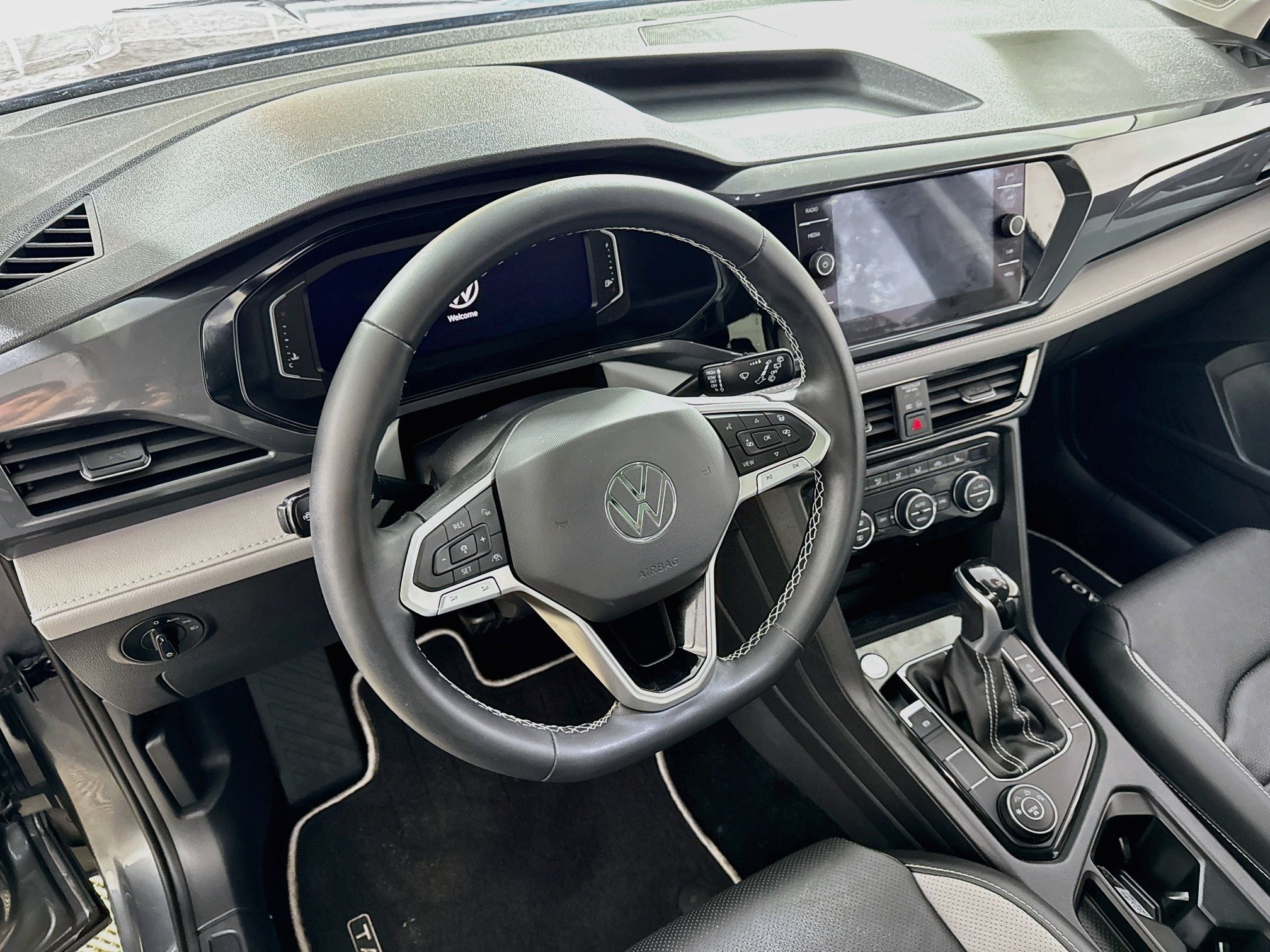 Used 2023 Volkswagen Taos SEL AWD/4WD image 13