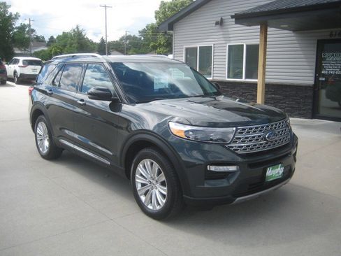 Used 2024 Ford Explorer Limited w/ Limited Technology Package AWD/4WD image 2