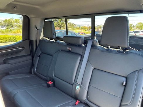 Used 2026 Chevrolet Silverado 1500 LT Trail Boss w/ Convenience Package II AWD/4WD image 32