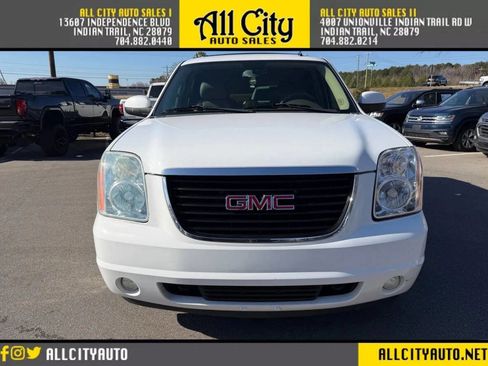 Used 2011 GMC Yukon SLT w/ SLT-2 Equipment Package image 2