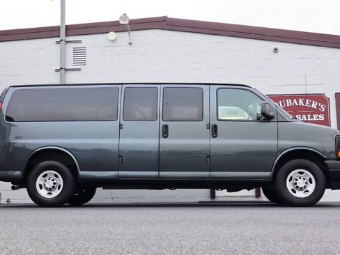 Used 2017 Chevrolet Express 3500 LS RWD image 9