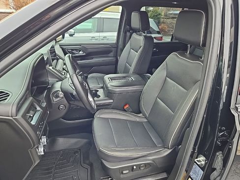 Used 2023 GMC Yukon SLT w/ SLT Premium Package image 12