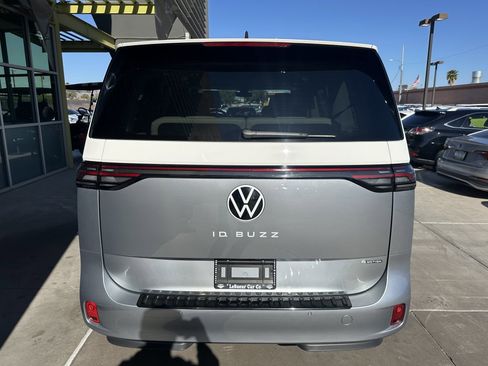 Used 2025 Volkswagen ID. Buzz 1st Edition AWD/4WD image 15