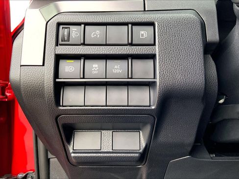 Used 2025 Toyota 4Runner TRD Off-Road image 32