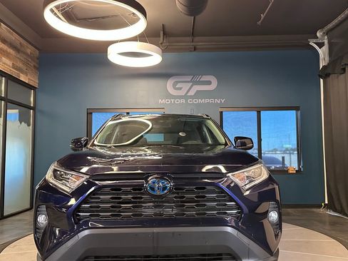 Used 2020 Toyota RAV4 XLE w/ XLE Grade Weather Package AWD/4WD image 8