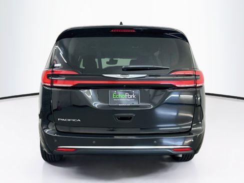 Used 2024 Chrysler Pacifica Touring-L FWD image 7