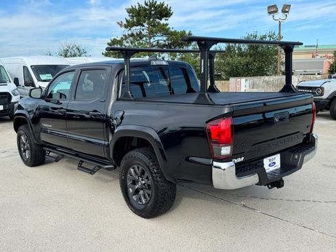 Used 2022 Toyota Tacoma SR5 AWD/4WD image 8