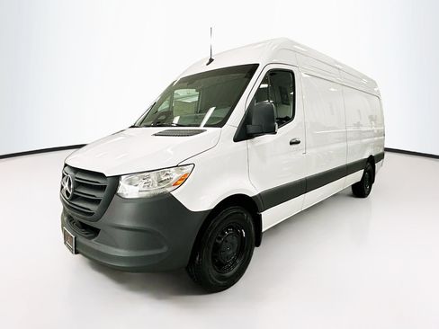Used 2025 Mercedes-Benz Sprinter 2500 image 3
