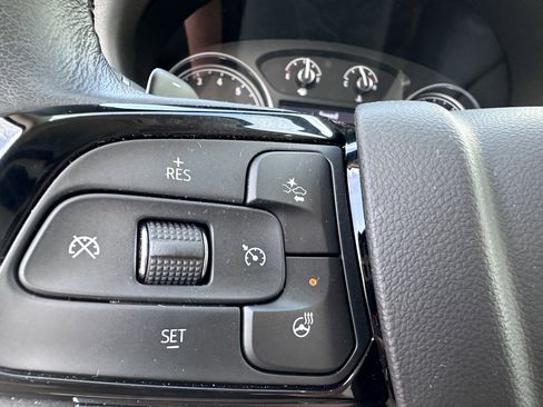 Used 2023 Buick Enclave Essence w/ Experience Buick Package image 24