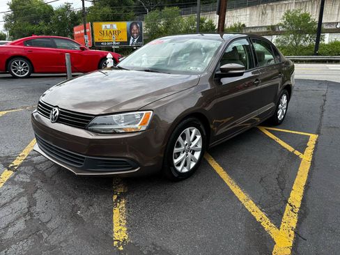 Used 2012 Volkswagen Jetta SE FWD image 3