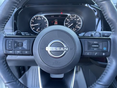 Used 2024 Nissan Pathfinder SL image 15
