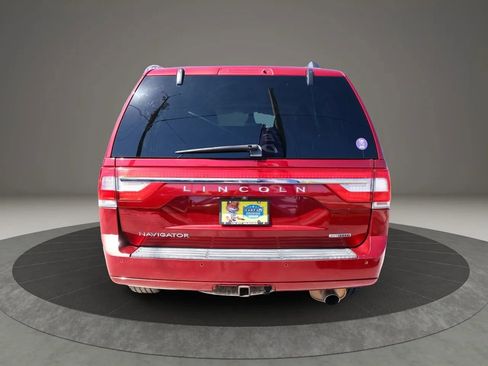 Used 2015 Lincoln Navigator 4WD image 4