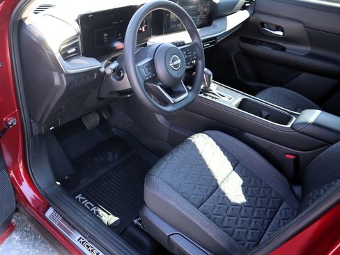 Used 2025 Nissan Kicks SR image 13