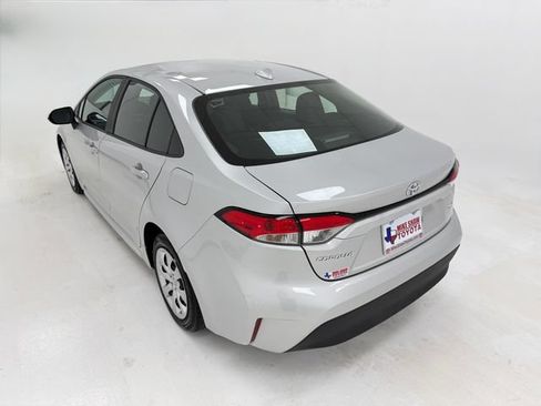 Used 2025 Toyota Corolla LE FWD image 38