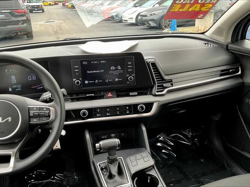 Used 2023 Kia Sportage LX image 6