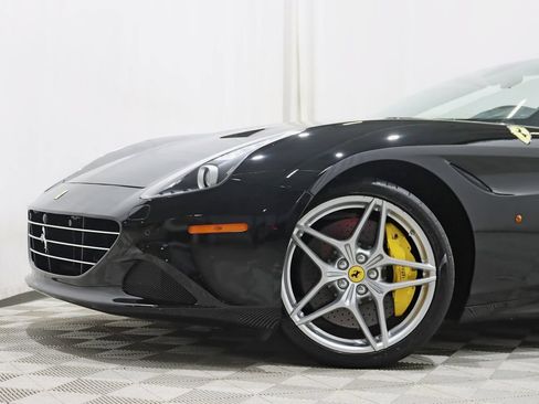 Used 2016 Ferrari California T RWD image 3