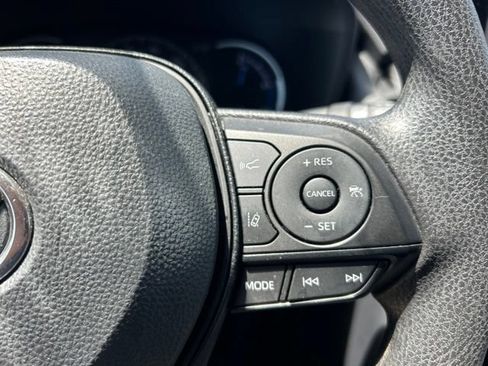 Used 2025 Toyota RAV4 XLE AWD/4WD image 19