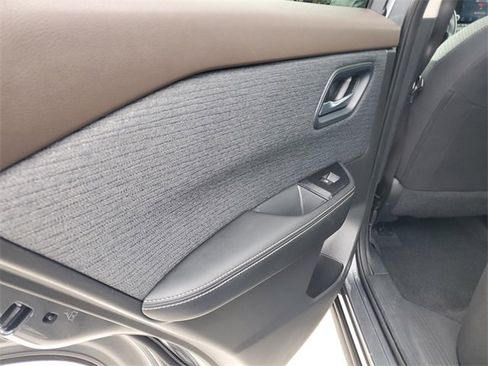 Used 2023 Nissan Rogue SV image 11