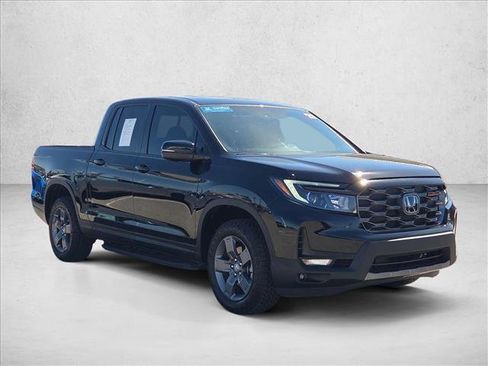 Used 2025 Honda Ridgeline TrailSport image 3