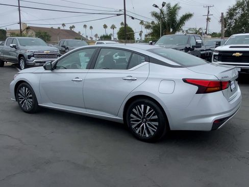 Used 2024 Nissan Altima 2.5 SV image 7