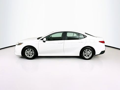Used 2025 Toyota Camry LE image 4