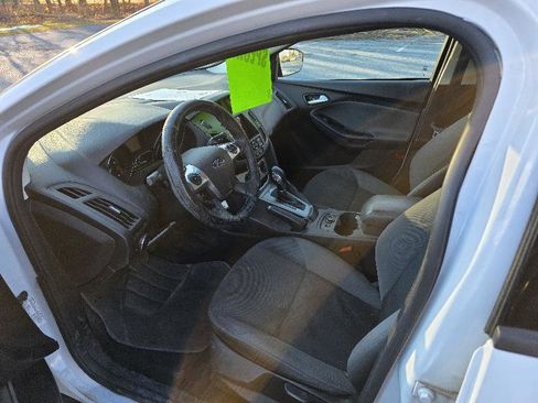 Used 2014 Ford Focus SE w/ SE Winter Package image 12