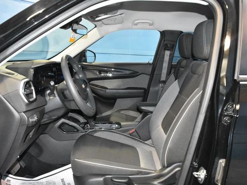 Used 2025 Chevrolet TrailBlazer LT image 6