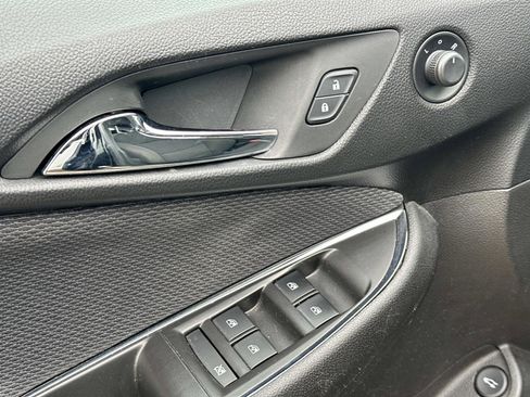 Used 2017 Chevrolet Cruze LT image 15