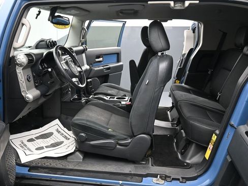 Used 2013 Toyota FJ Cruiser 4WD image 16