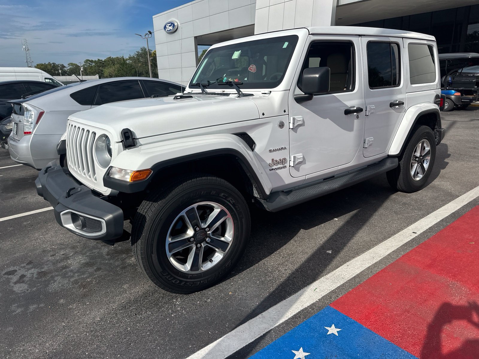 Used 2019 Jeep Wrangler Unlimited Sahara AWD/4WD image 3