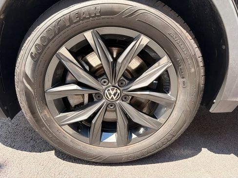 Used 2024 Volkswagen Tiguan SE AWD/4WD image 28